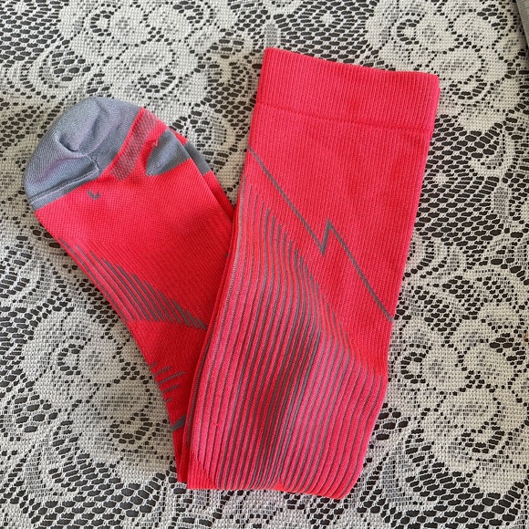 NEW Nike Elite Graduated Compression OTC Running Socks Pink Gray 5.5-7 W/Unisex - Picture 8 of 10